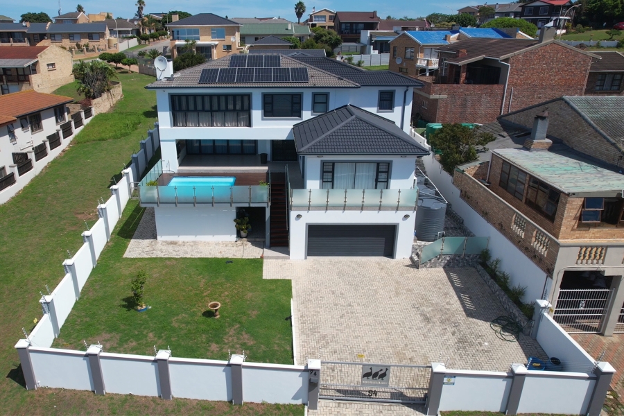 4 Bedroom Property for Sale in Wavecrest Eastern Cape